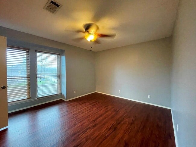 Building Photo - 1734 Timberwood Dr