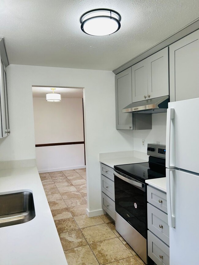 Building Photo - Education Hill Updated 3 Bedroom 1.75 Bath...