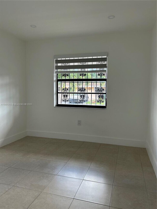 Building Photo - 5214 W 24th Way