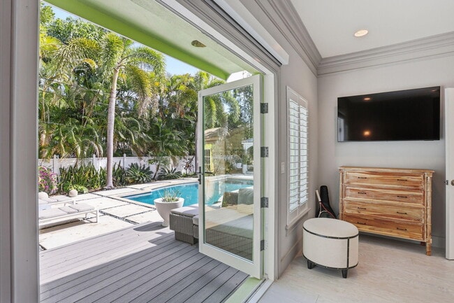 Building Photo - 309 NE 8th Ave