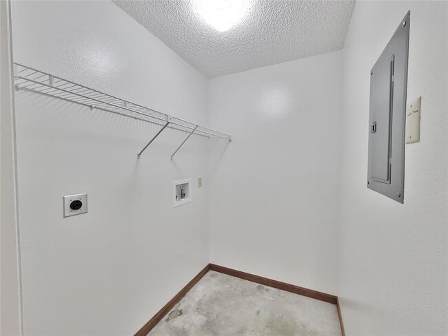 Building Photo - 203 N 59th Ave