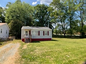 Building Photo - Adorable Bungalow Ready for New Residents!
