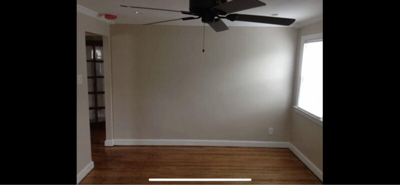 Building Photo - 127 E Coulter Ave