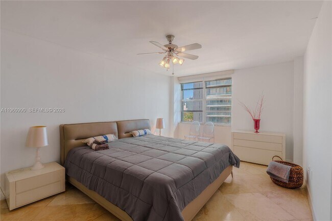 Building Photo - 150 SE 25th Rd