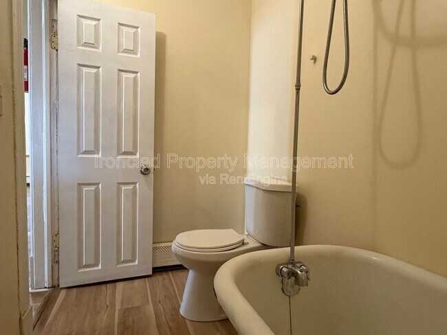 Building Photo - 36 Walnut St