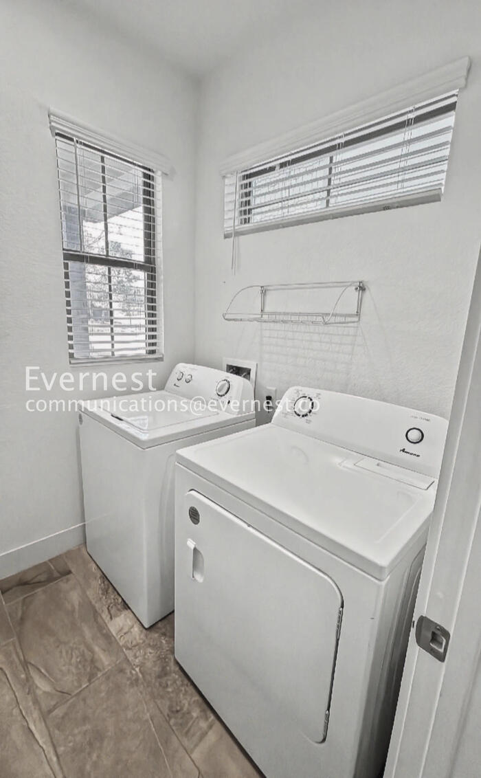 Building Photo - 2312 Ringstaff Rd