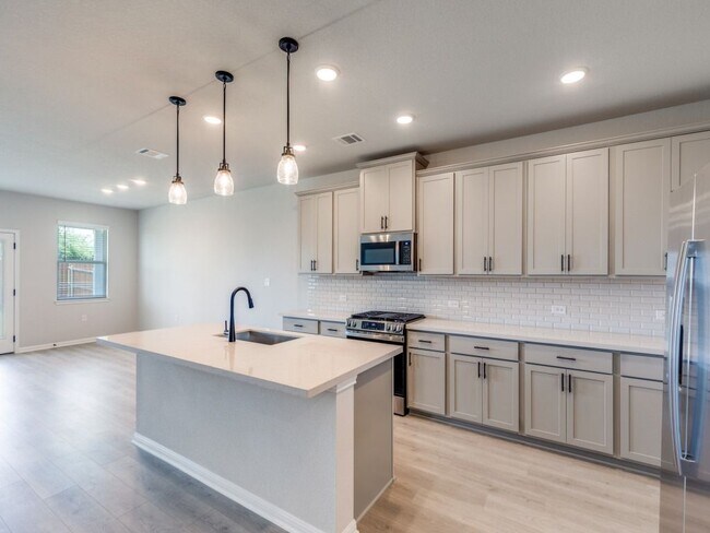 Building Photo - 1529 Purple Martin Dr