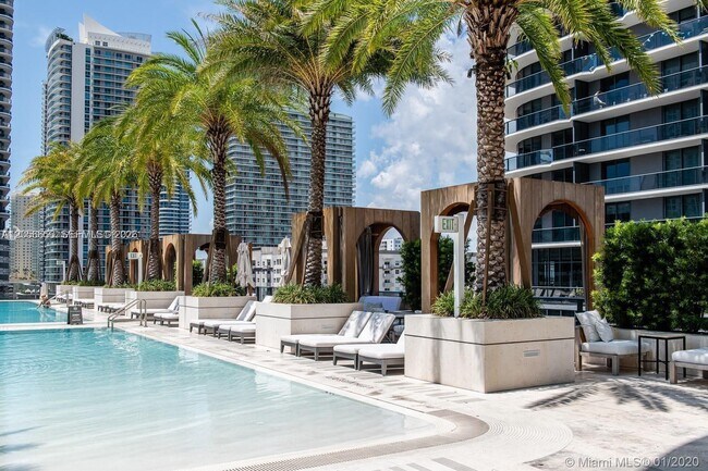 Building Photo - 801 S Miami Ave