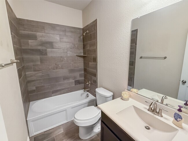 Building Photo - 1313 Zanna Grace Way