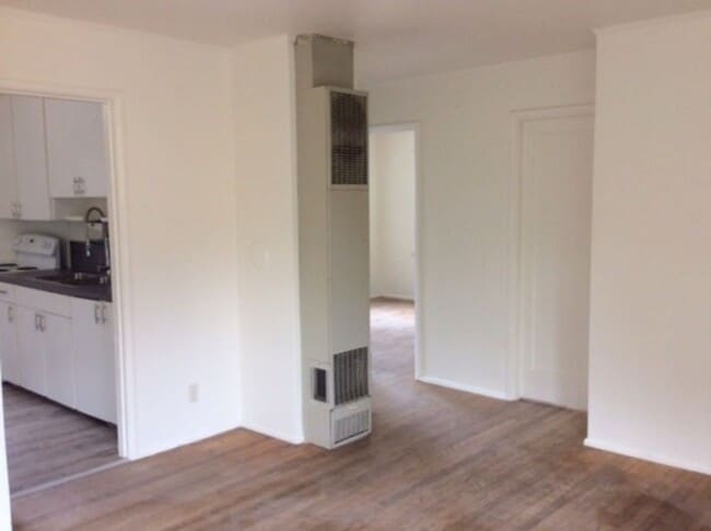 Building Photo - Charming 2 BDRM/1 BATH Home in Magnolia! Available Now!