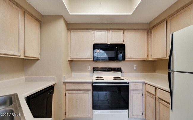 Building Photo - 9451 E Becker Ln