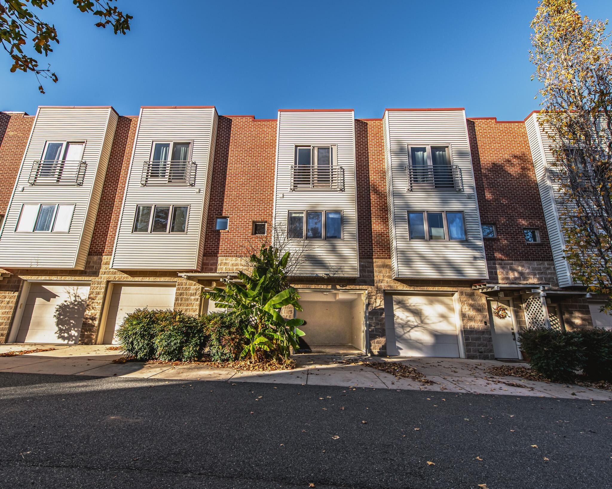 Front View - 1013 Linden Ave