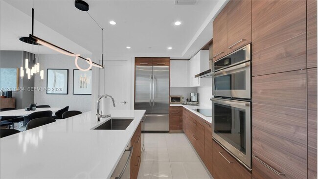 Building Photo - 100 E Las Olas Blvd