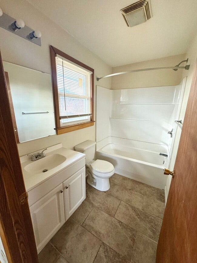 Building Photo - 3 Bedroom / 2 Bath House located on Stodda...