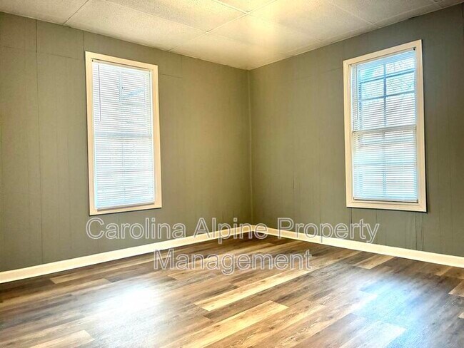 Building Photo - 401 Gardner St