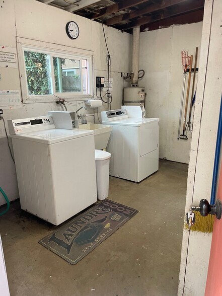 Laundry room - 3047 E 6th St