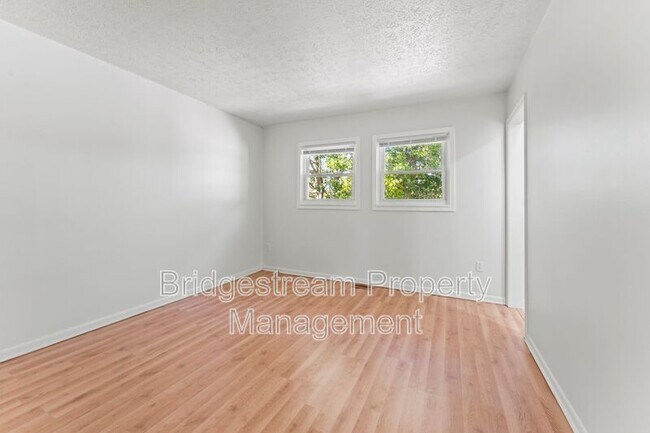 Building Photo - 924 Tradewind Dr