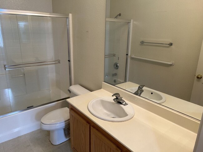 Building Photo - Gorgeous 3 Bedroom, 2 Bath Home in America...