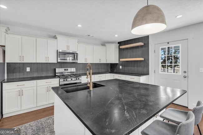 Building Photo - 713 N Lakeshore Dr