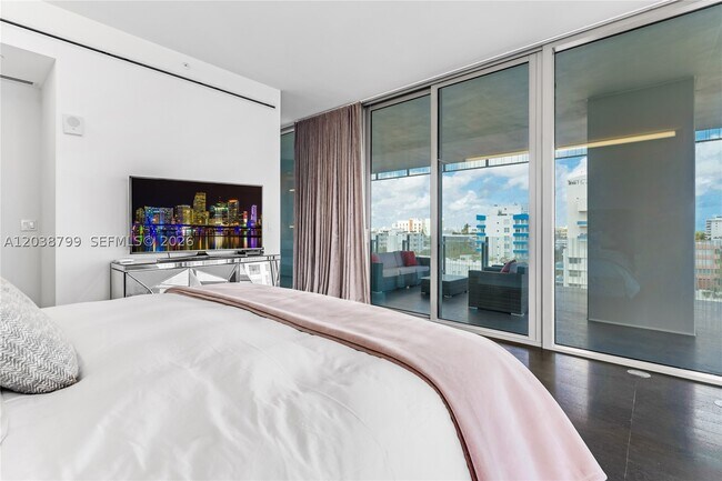 Building Photo - 120 Ocean 700
