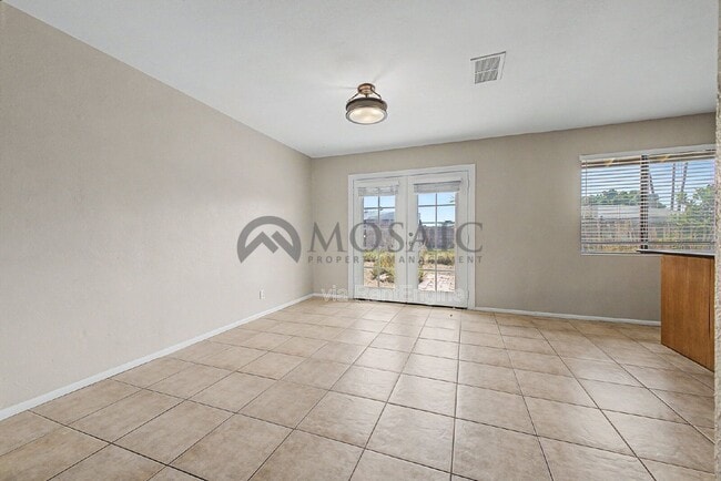 Building Photo - 1531 W 7th St