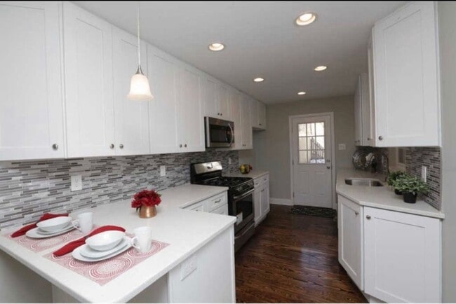Building Photo - 2 Bedroom 1.5 Bath Home in Conshohocken wi...