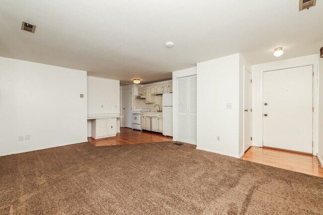 Building Photo - 3611-3625-3625 Charlotte Dr