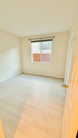 Building Photo - 737 Helmsdale Rd