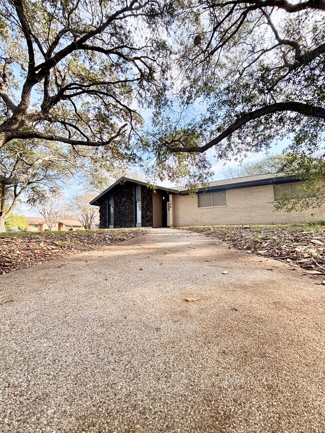 Building Photo - 126 Fulton Pl