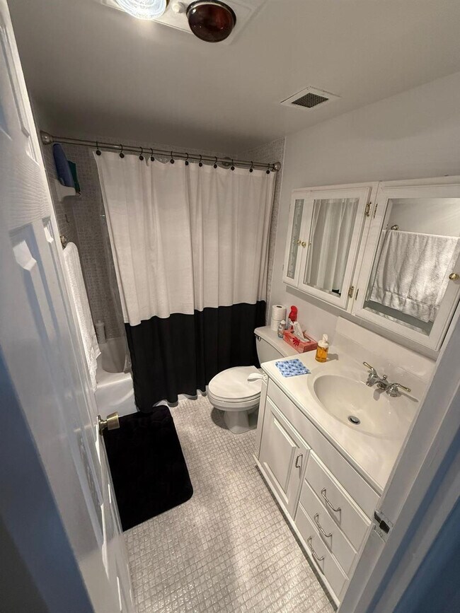 Building Photo - 1950 S Ocean Dr