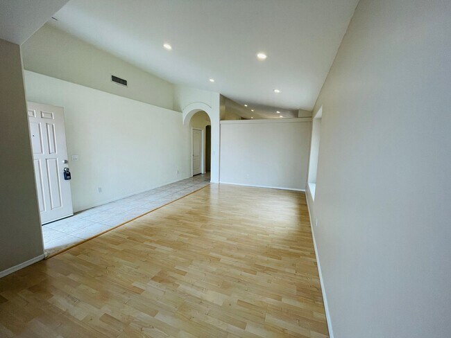 Building Photo - Prime Tempe Location!