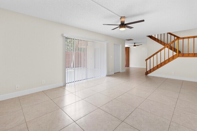 Building Photo - 1420 Augusta Cir