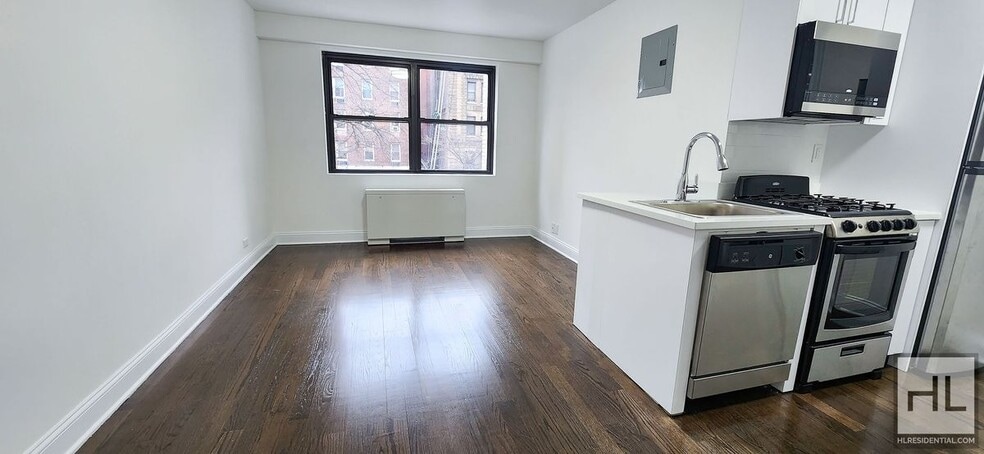 Building Photo - E 16 ST