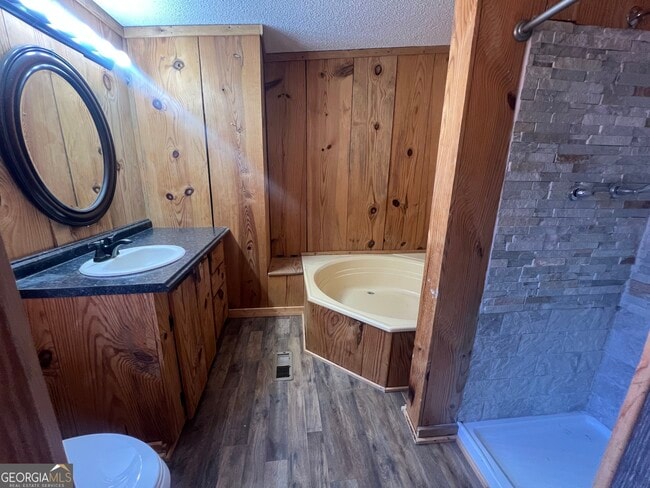 Building Photo - 1425 Dowdy Rd