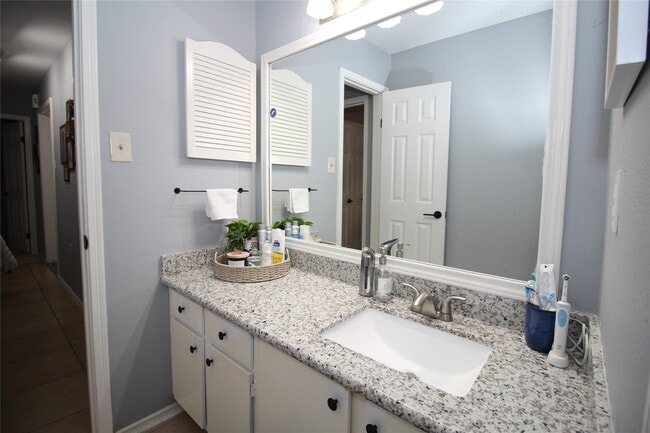 Building Photo - 9707 Richmond Ave.