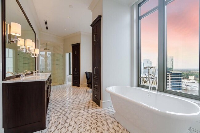 Building Photo - 3376 Peachtree Rd NE