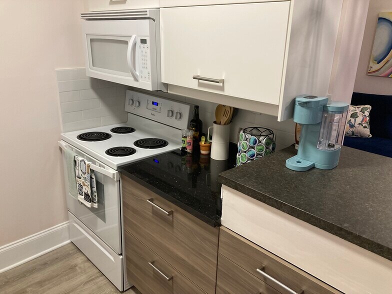 Stove, oven, microwave, and keurig - 400 Queens Rd