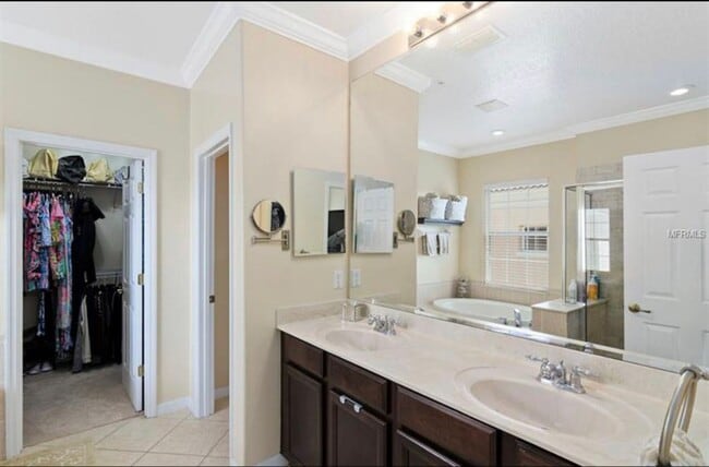 Building Photo - Baldwin Park home 3 car garage with 600 sq...