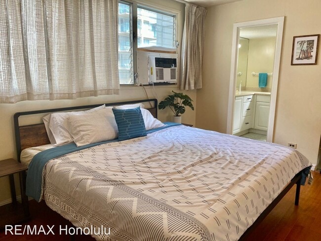 Building Photo - 2 br, 2 bath House - 2355 Ala Wai Blvd Apt...