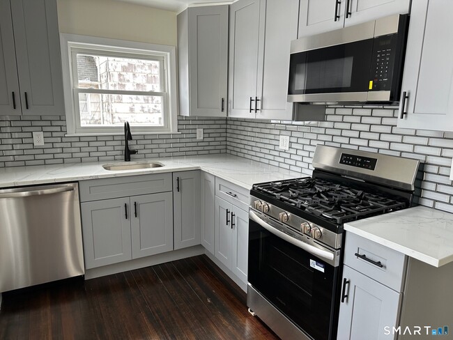 Building Photo - 713 S Main St