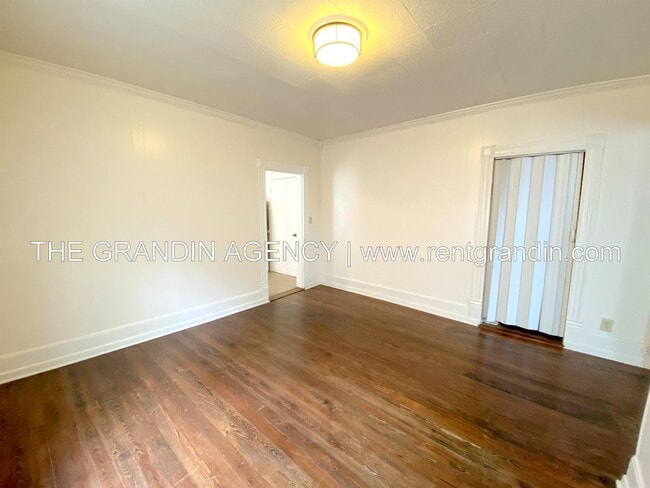 Building Photo - 909 13th St SE