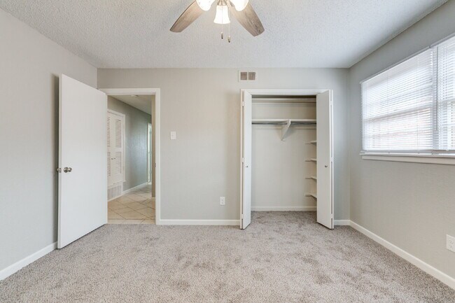 Building Photo - Wonderful 3/2/1 in Central Lubbock!