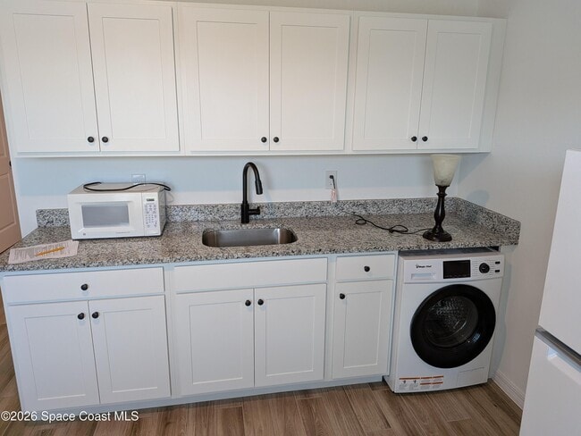 Building Photo - 559 Oldenberg St SW