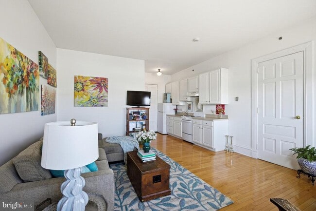 Building Photo - 22 N Main St