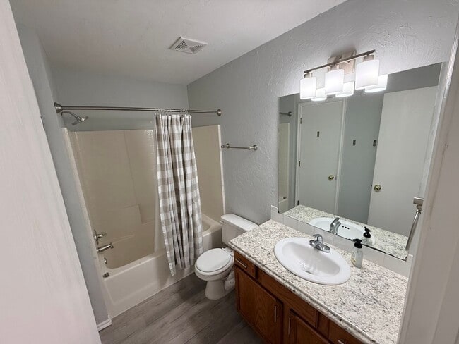 Building Photo - 4 Bedroom - 2 bath duplex located near campus and State Highway 9