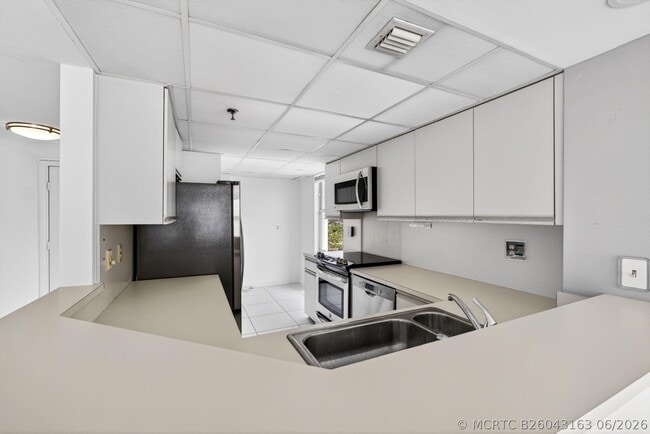 Building Photo - 3901 S Flagler Dr