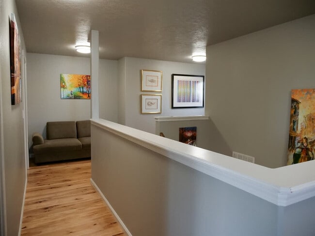 Building Photo - 151 Cub St W