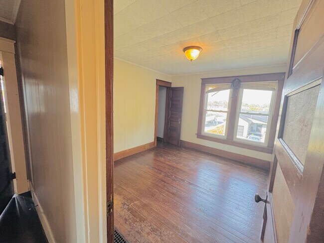 Building Photo - 215 E Winona Ave