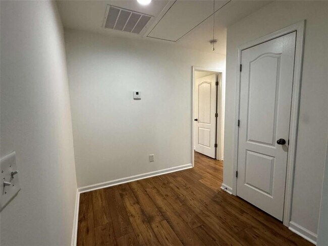 Building Photo - 6494 Whitebeam Trl