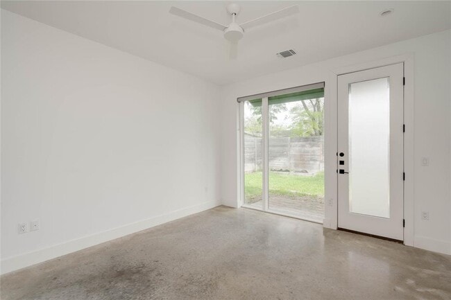 Building Photo - 1206 Justin Ln